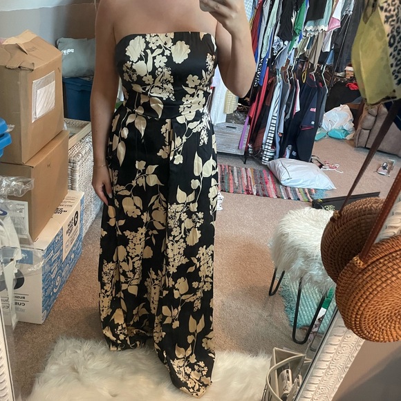 NWT Red Dress Elegant Floral Strapless Wide Leg Jumpsuit - Picture 2 of 3